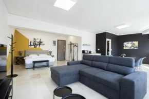 Hip And Fun Apt A